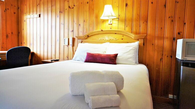 Motel Knights Inn Colonial Fireside Inn