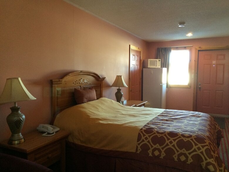 Motel Knights Inn Colonial Fireside Inn