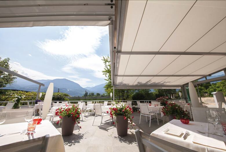 Hidalgo Suites & Restaurant