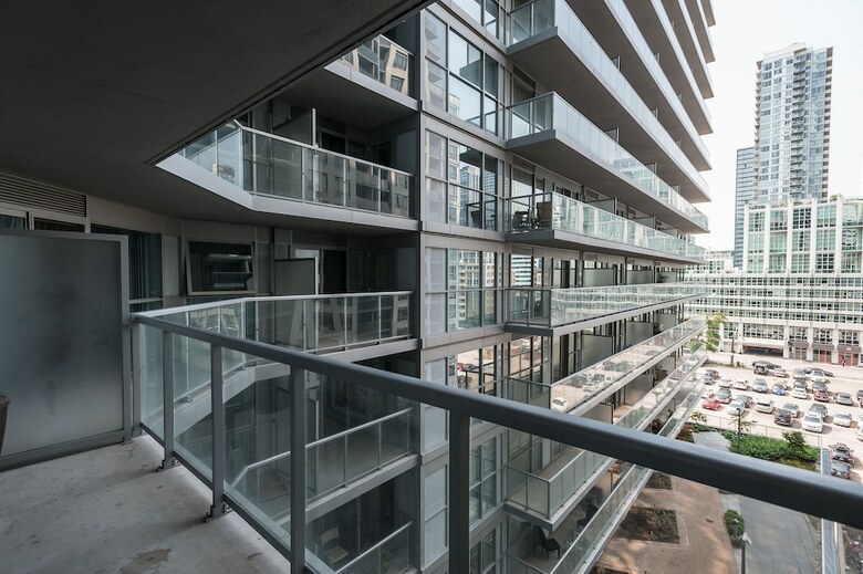 Life Suites - Front And Spadina