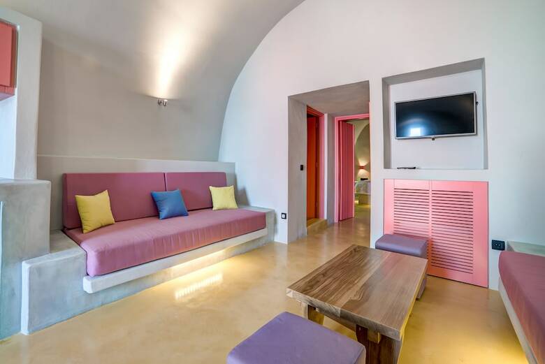 Hotel Caldera Edge Suites