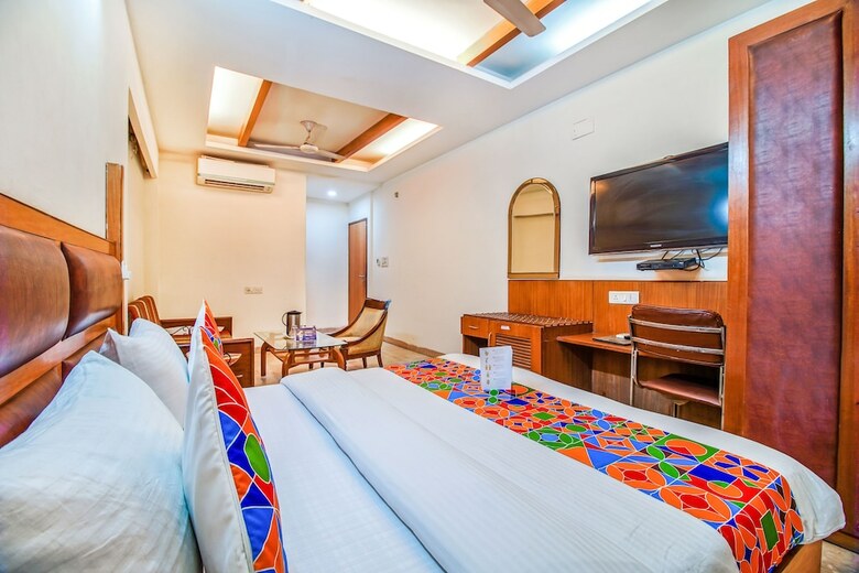 Fabhotel Ashu Palace