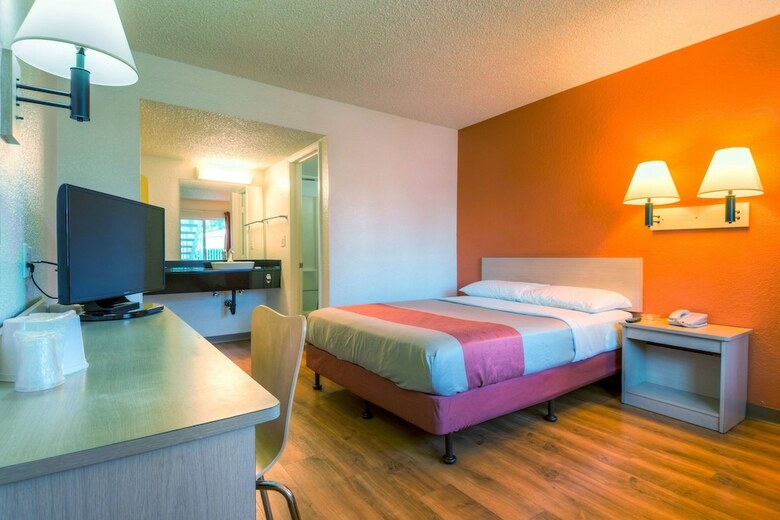 Motel 6 Costa Mesa
