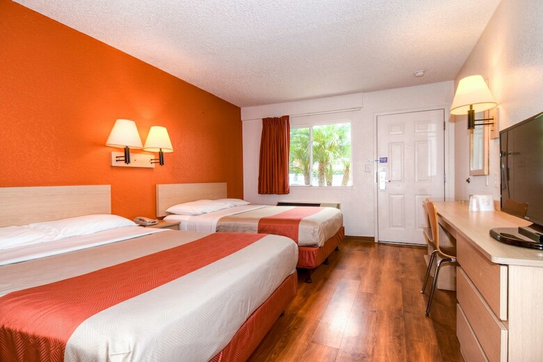 Motel 6 Costa Mesa