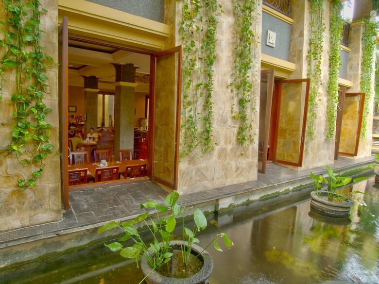 Lotus Garden Hotel