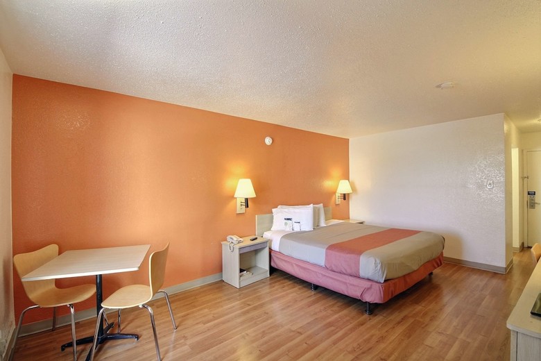 Motel 6 Laredo, Tx - North I-35