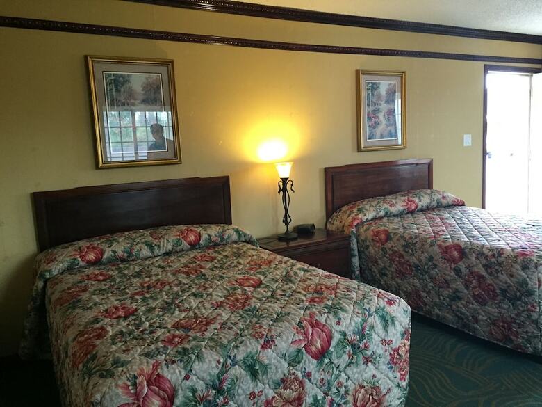 Track & Turf Motel