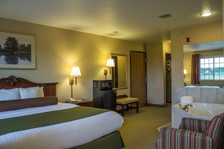 Boarders Inn & Suites By Cobblestone Hotels - Shawano