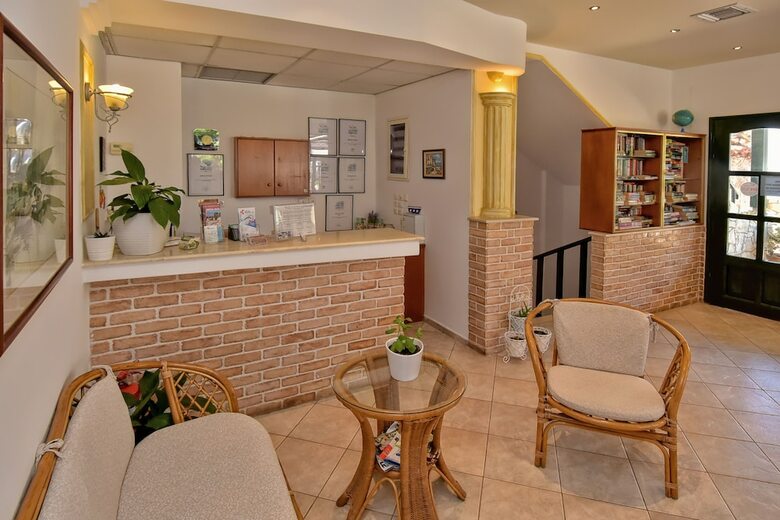 Aparthotel Aspri Petra