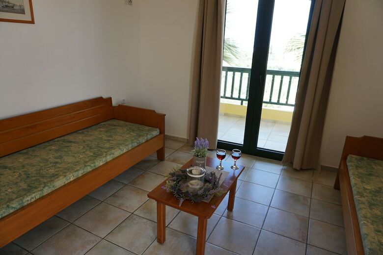 Aparthotel Aspri Petra