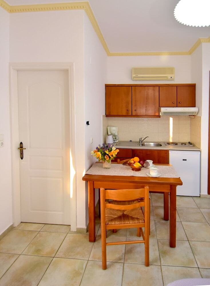Aparthotel Aspri Petra