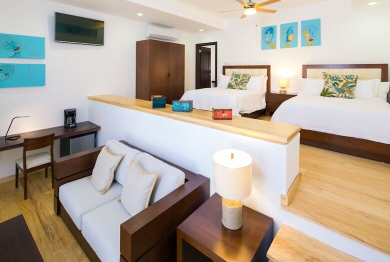 Hotel Grand Roatan Caribbean Resort
