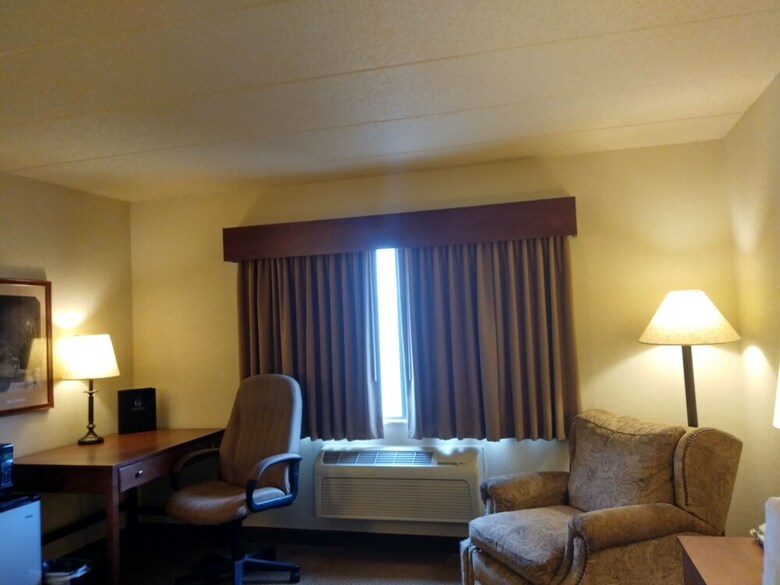Madelia Hotel & Suites