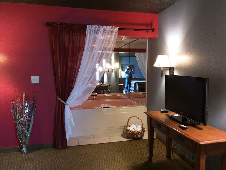 Madelia Hotel & Suites