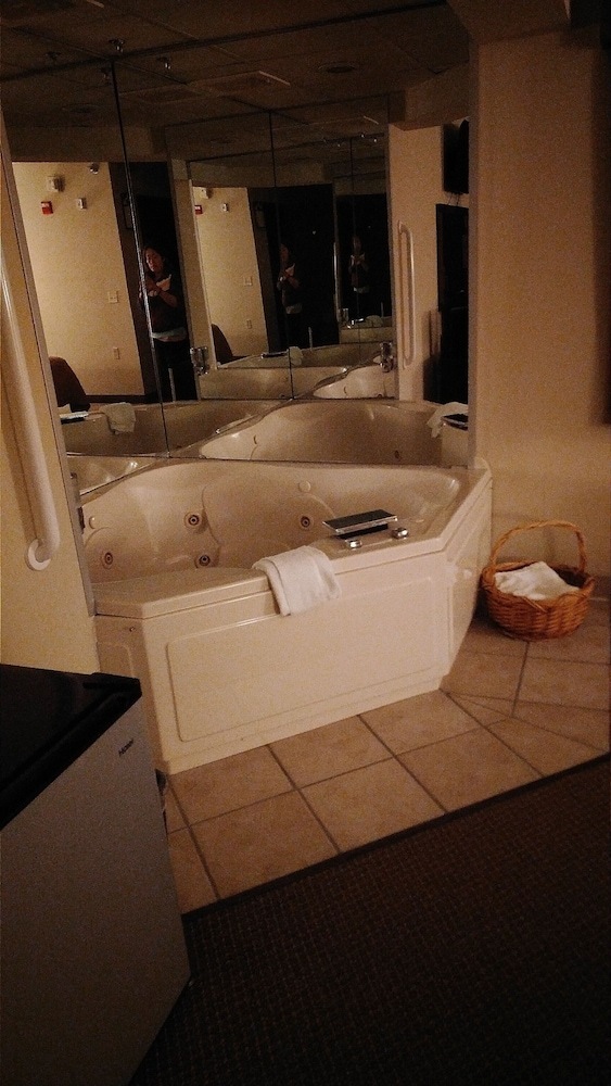 Madelia Hotel & Suites