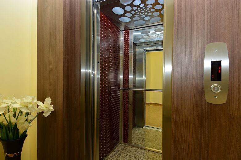 Hotel Diamond Dat Exx Company