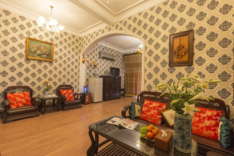 Dragon Hotel