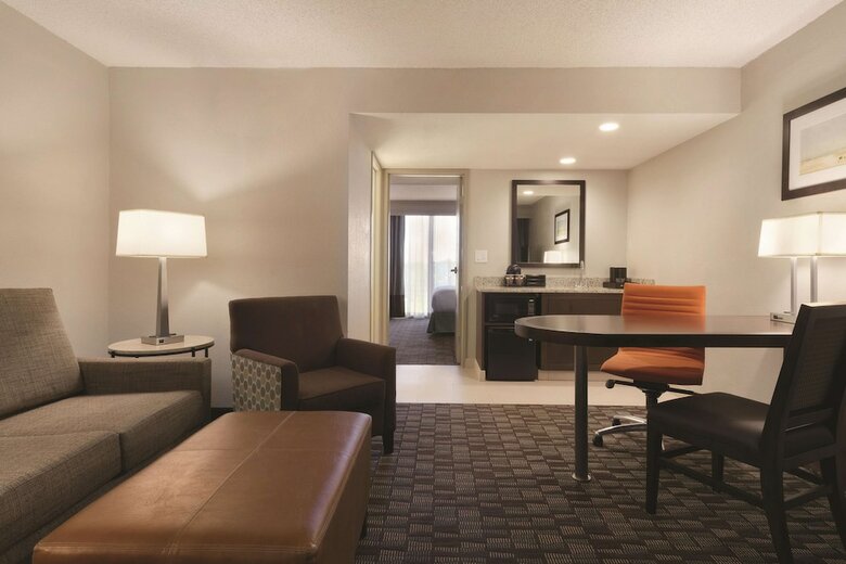 Hotel Embassy Suites By Hilton Jacksonville Baymeadows