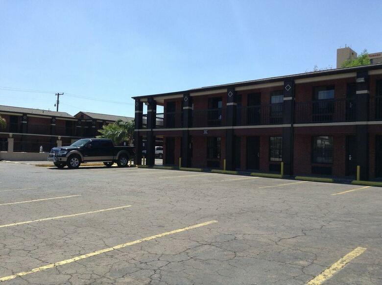 Hotel Laredo Executive Inn