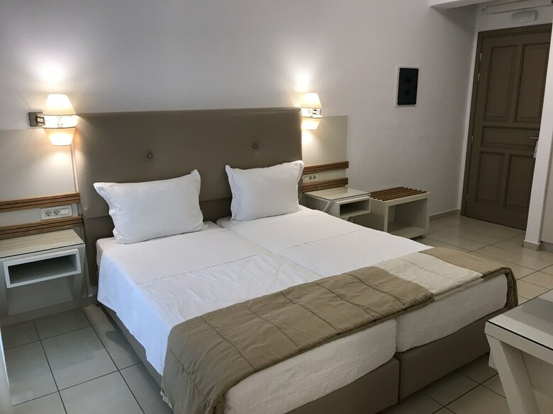 Aparthotel Lithos By Spyros & Flora