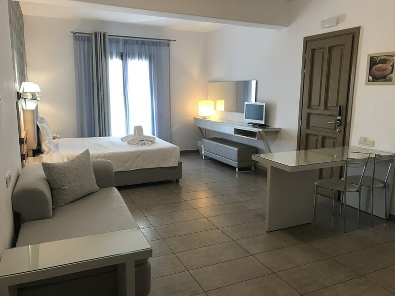 Aparthotel Lithos By Spyros & Flora