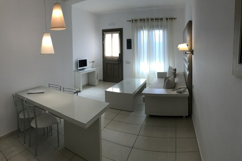 Aparthotel Lithos By Spyros & Flora