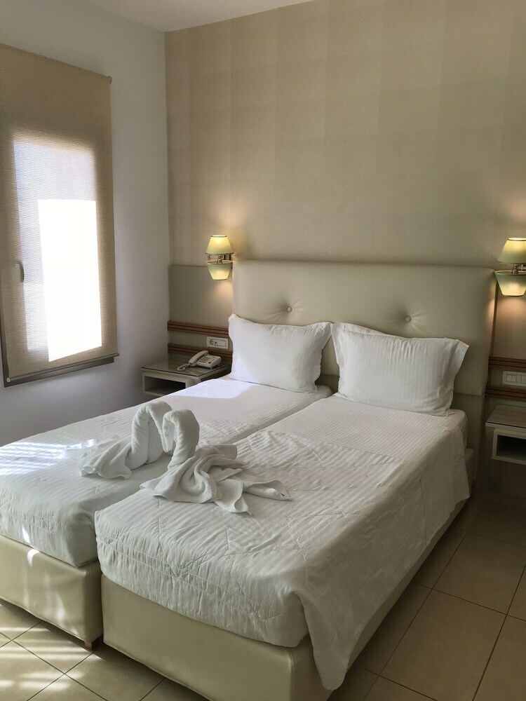 Aparthotel Lithos By Spyros & Flora