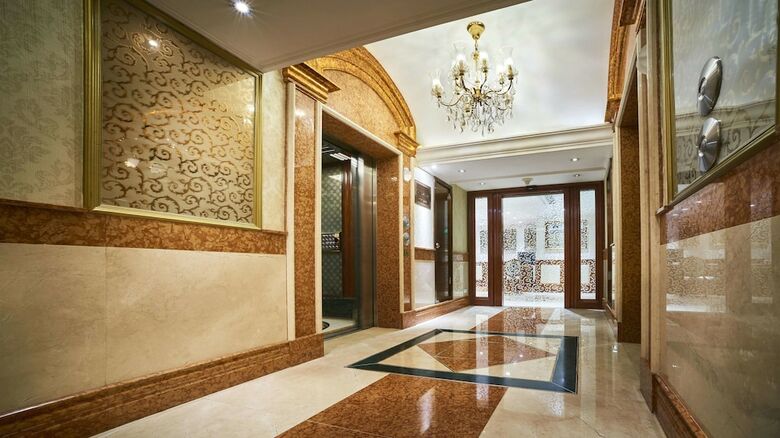 Windsor Plaza Hotel