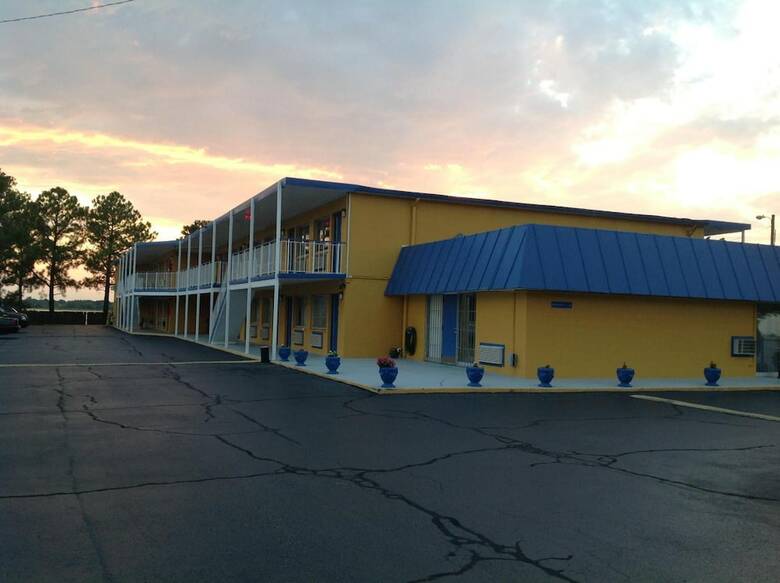 Motel Belmont Inn & Suites