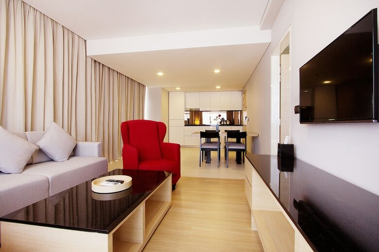The Straits Hotel & Suites