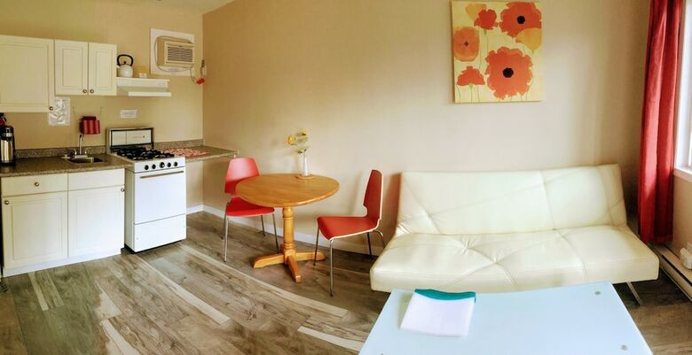 Crescent Motel