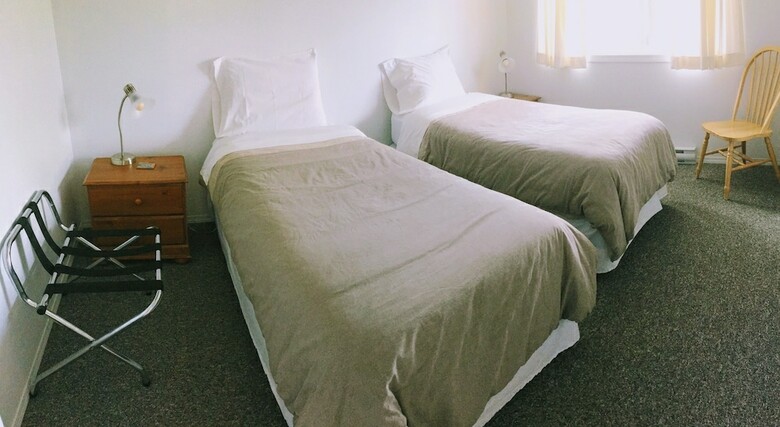 Crescent Motel