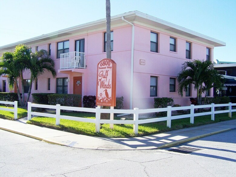 Hotel Gulf Winds Beach Resort