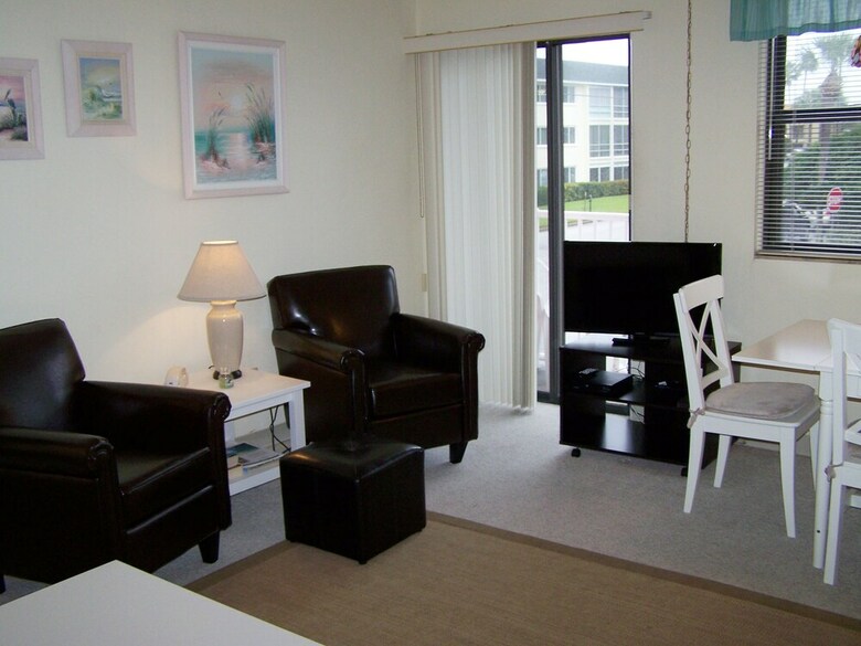Hotel Gulf Winds Beach Resort