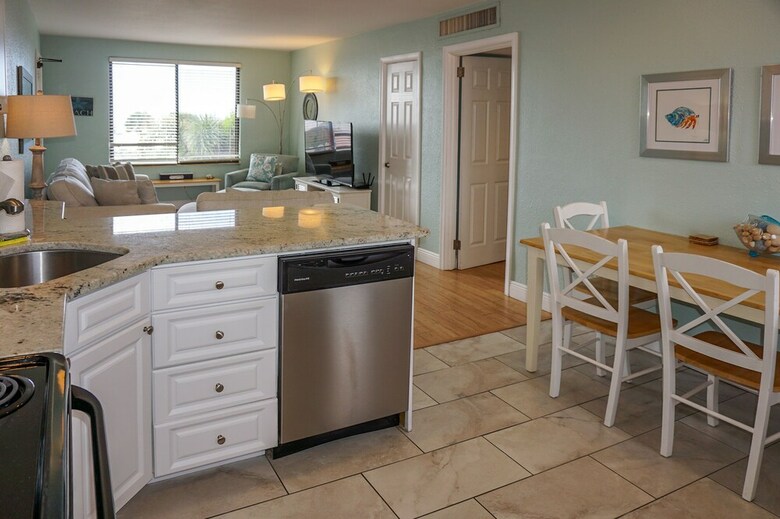 Hotel Gulf Winds Beach Resort