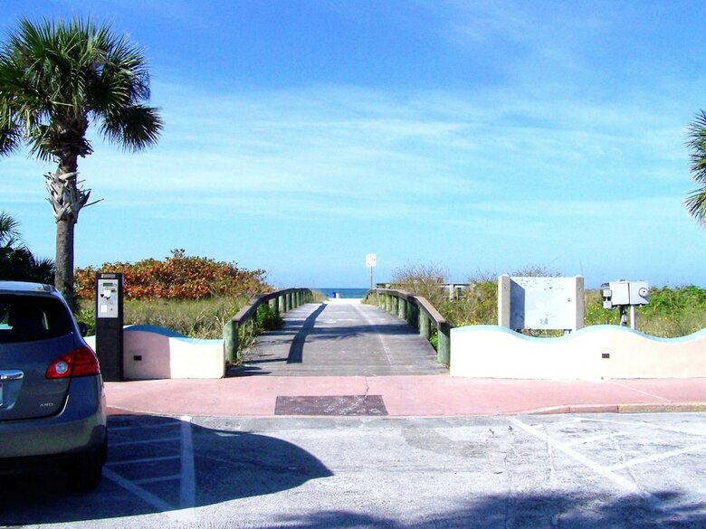 Hotel Gulf Winds Beach Resort