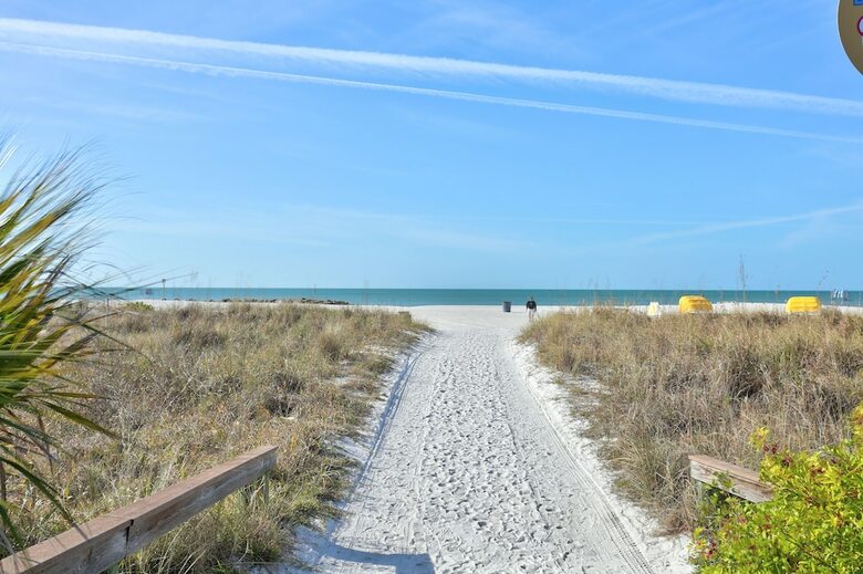 Hotel Gulf Winds Beach Resort