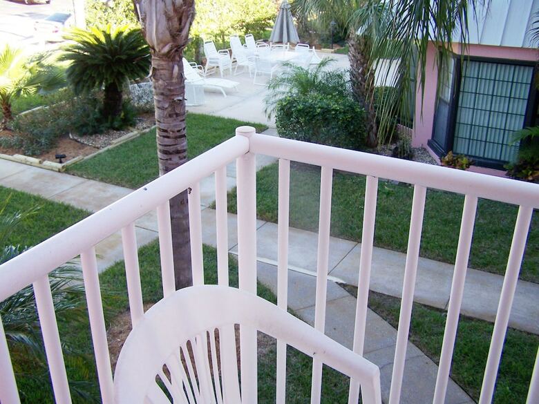Hotel Gulf Winds Beach Resort