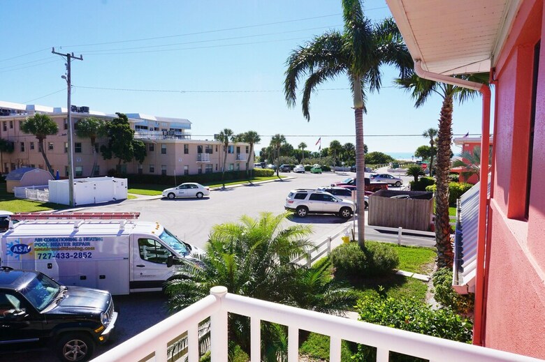 Hotel Gulf Winds Beach Resort