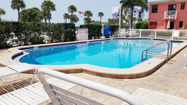 Hotel Gulf Winds Beach Resort