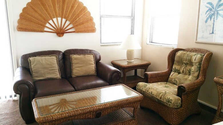 Hotel Gulf Winds Beach Resort