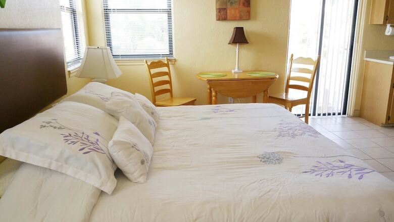Hotel Gulf Winds Beach Resort