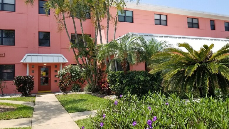 Hotel Gulf Winds Beach Resort
