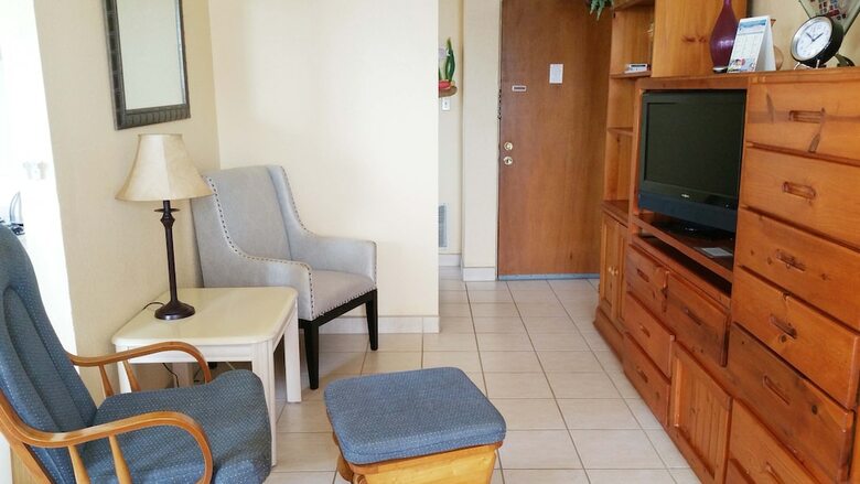 Hotel Gulf Winds Beach Resort