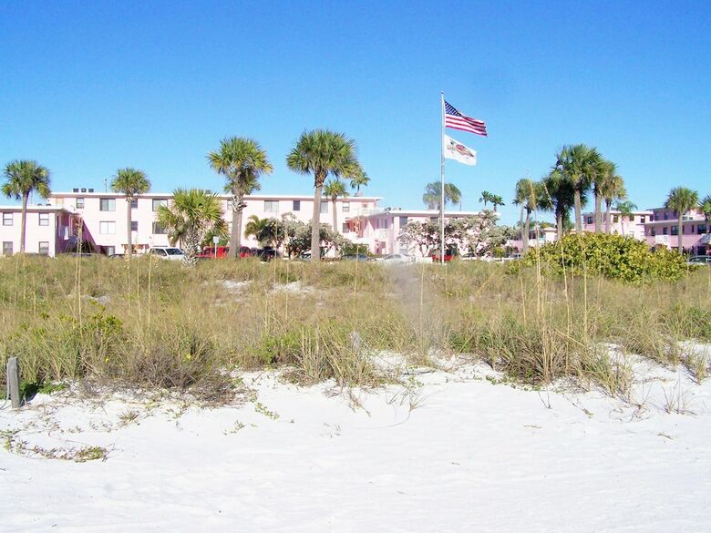 Hotel Gulf Winds Beach Resort
