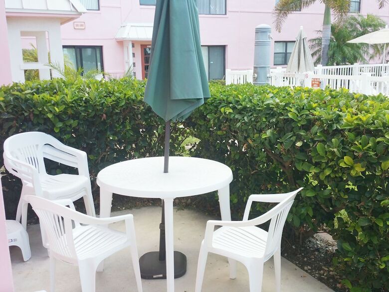 Hotel Gulf Winds Beach Resort