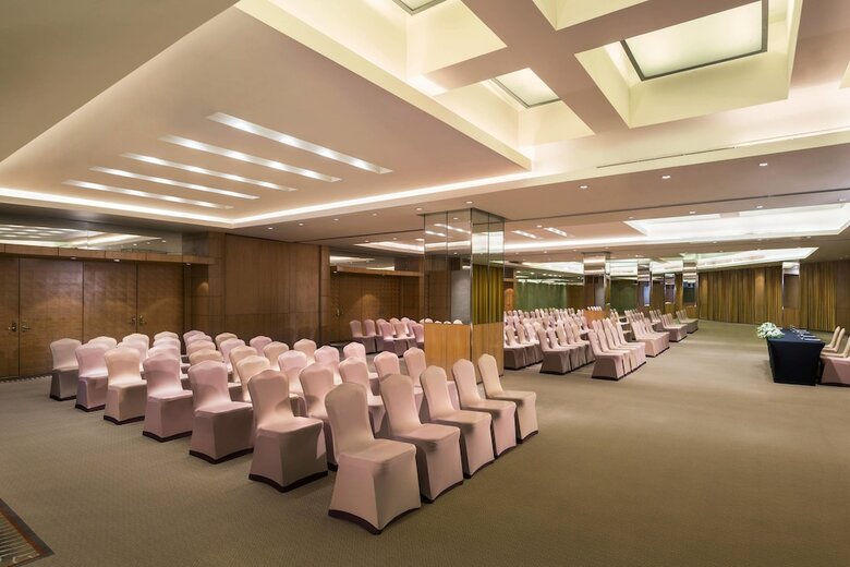 Royal Orchid Sheraton Hotel & Towers