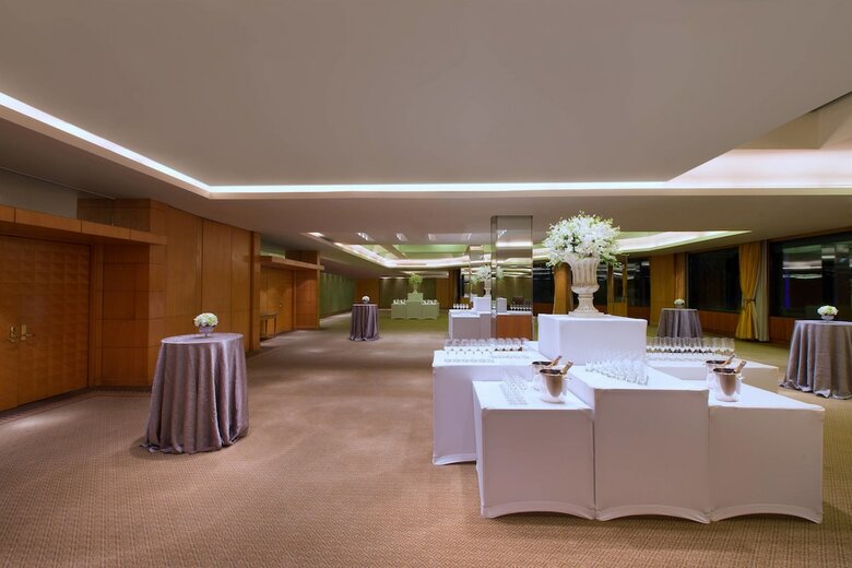 Royal Orchid Sheraton Hotel & Towers