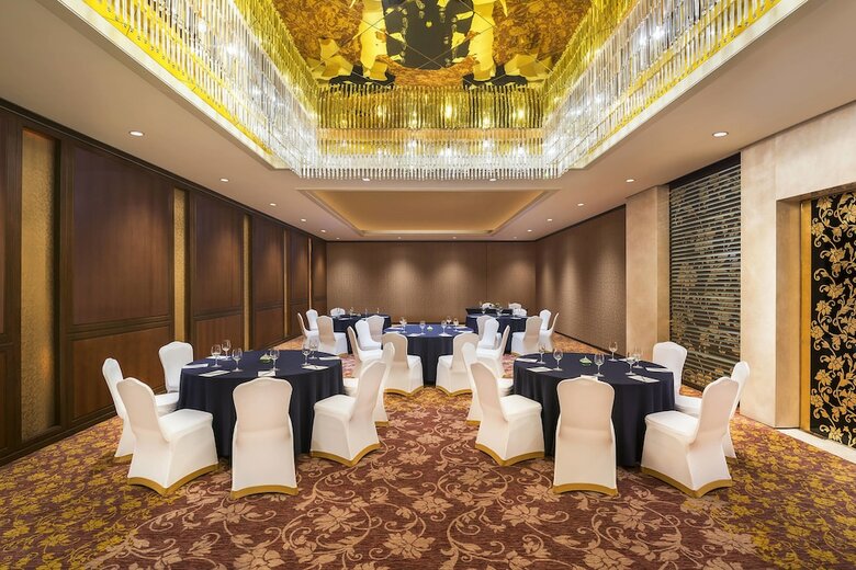 Royal Orchid Sheraton Hotel & Towers