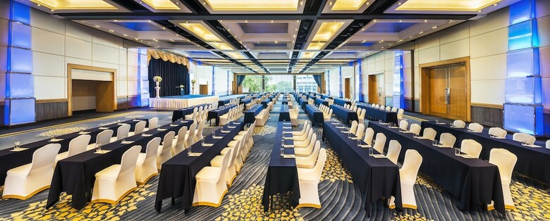Royal Orchid Sheraton Hotel & Towers